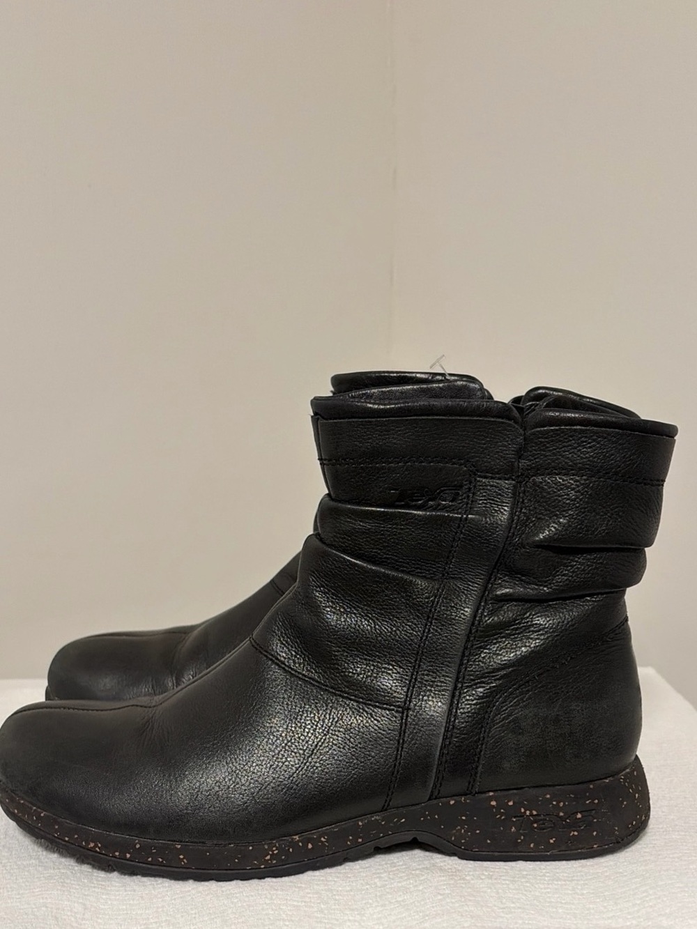Teva Capistrano Ankle Boots Womens 8.5 black Slouch Leather Side Zip